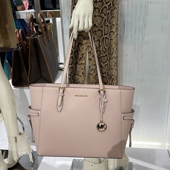 MICHAEL KORS 
Gilly Large Saffiano Leather Tote Shoulder Bag 
Powder Blush 
NWT - Picture 12 of 16